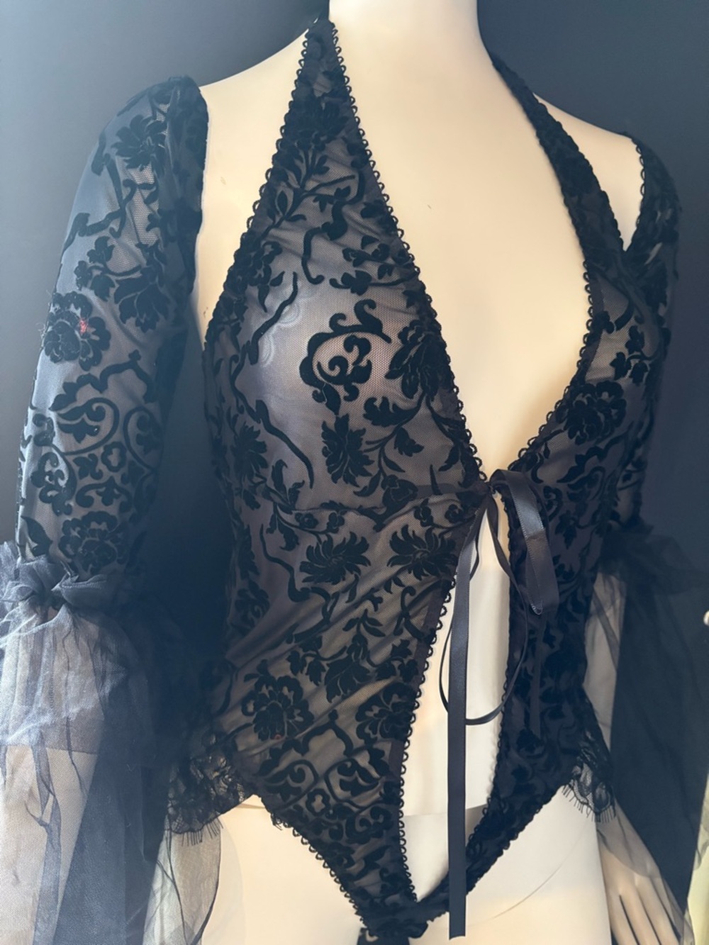 ROMWE Black Sheer Floral Lace Tie-Front Chemise with detached sleeves